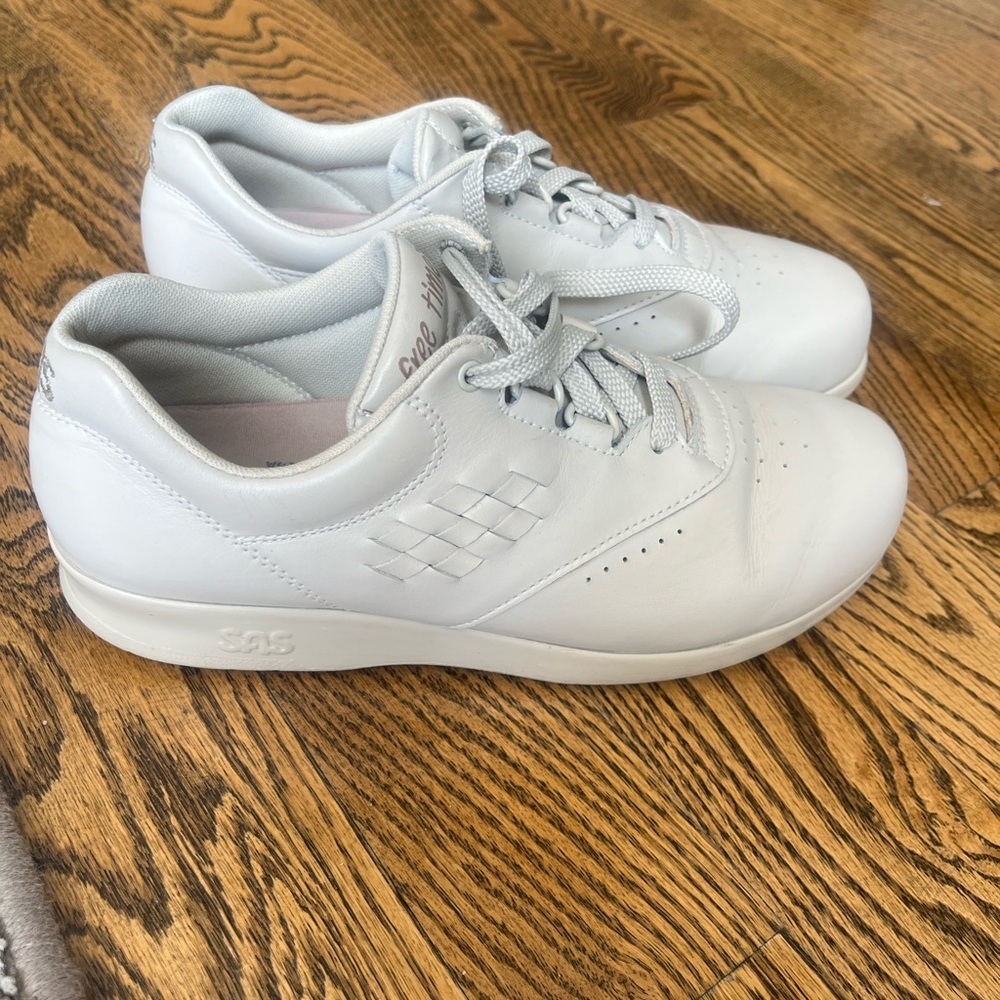 SAS cream color Leather Sneakers women size 6 1/2 walking shoes comfy